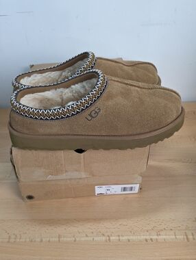 UGG Suede Shearling Slip-On Clog in Chestnut Tan Used. Tasman 11 W
